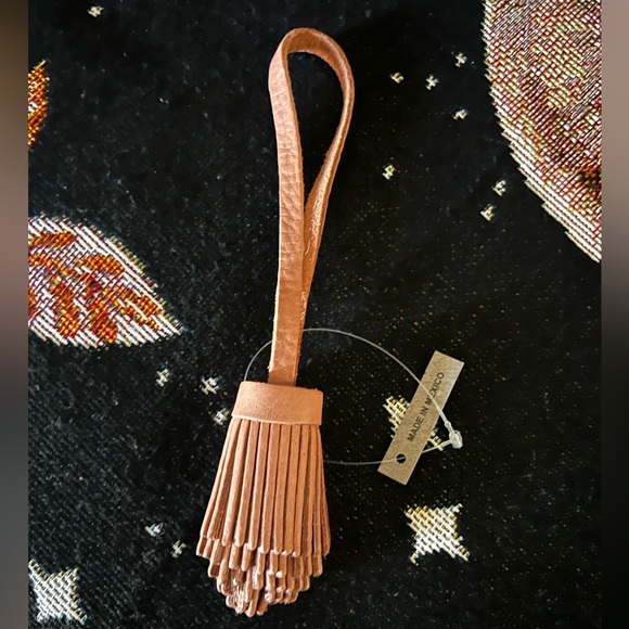 SOLD Portland Leather goods QUARTZ pom tassel - Picture 4 of 4